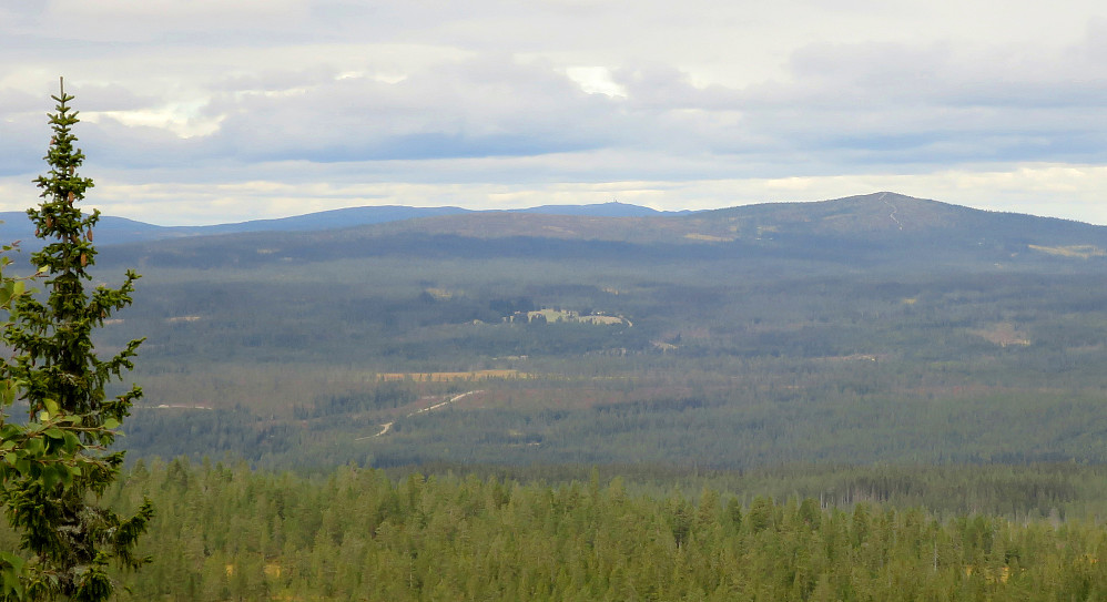 Dølfjellet og Hemmelfjellet med Horta i bakgrunnen.