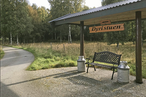 Alle gårdsinnkjørsler er ikke like fine som denne.