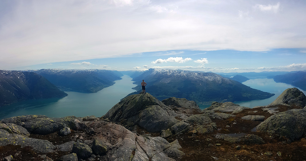 Ulfar på Veten. Norges beste utsikt over Sørfjorden?