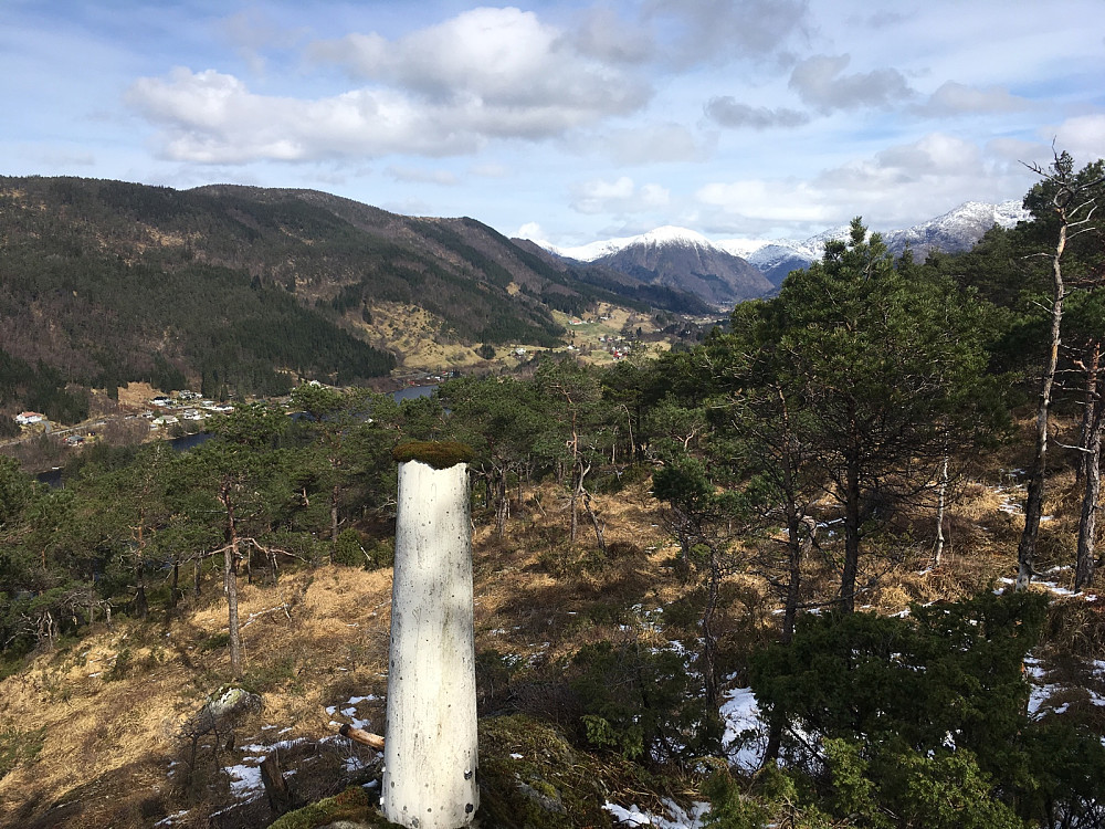 Vy mot Hausdalen fra trigpunktet på Eggene