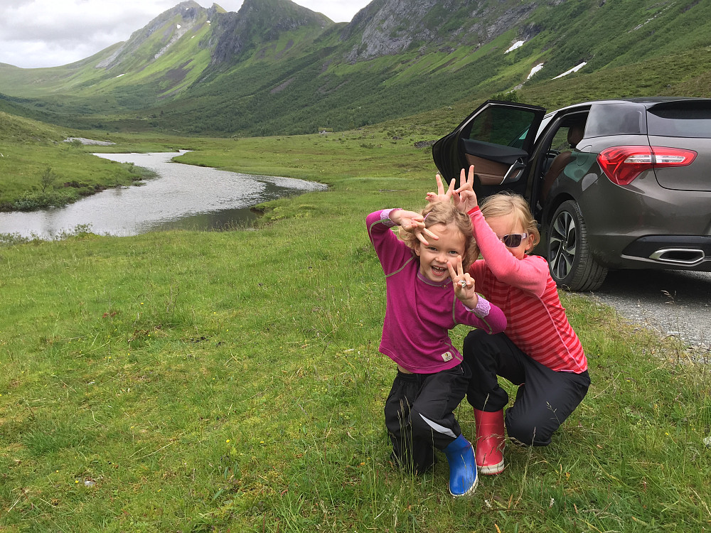 Her er vi oppe i dalen og har funnet et av de mest fotograferte stedene i Romedalen. Spesielt Hallehornet med sin positur ruver. Det samme gjør såklart Romedalstinden foran, men den vises ikke like godt "igjen" på bilder som førstnevnte. Begge de toppene er for øvrig på min "to do"-liste. 