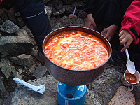 Tomatsuppe med pølsebiter