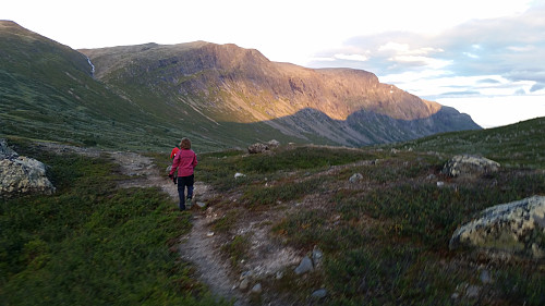 På tur ut Sanddalen fra Kyrklanten