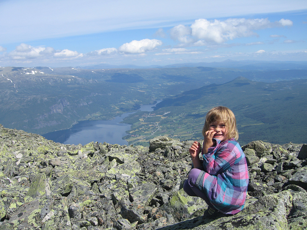 Meg på toppen av Grindafjellet med utsikt ned i Vang