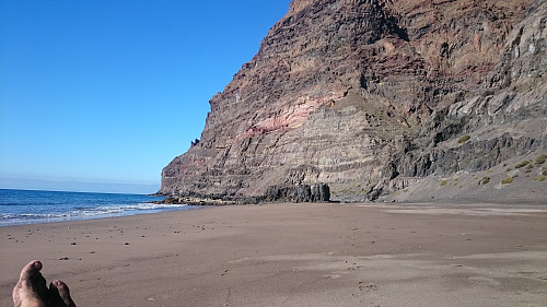 Greit sted å være i fred og ro noen dager, med bål på stranden og en flott stjernehimmel. Intet telt,  bare sovepose på stranden.