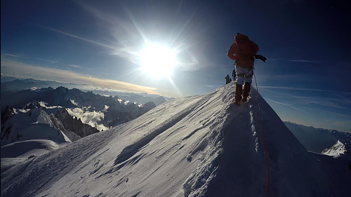 De siste skrittene til topps på Mont Blanc