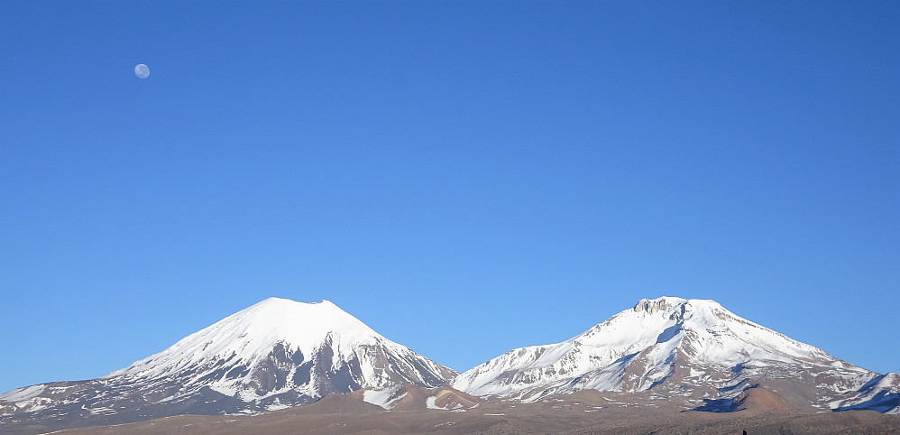 Tvillingvulkanene Parinacota og Pomerate, ca 6300 moh