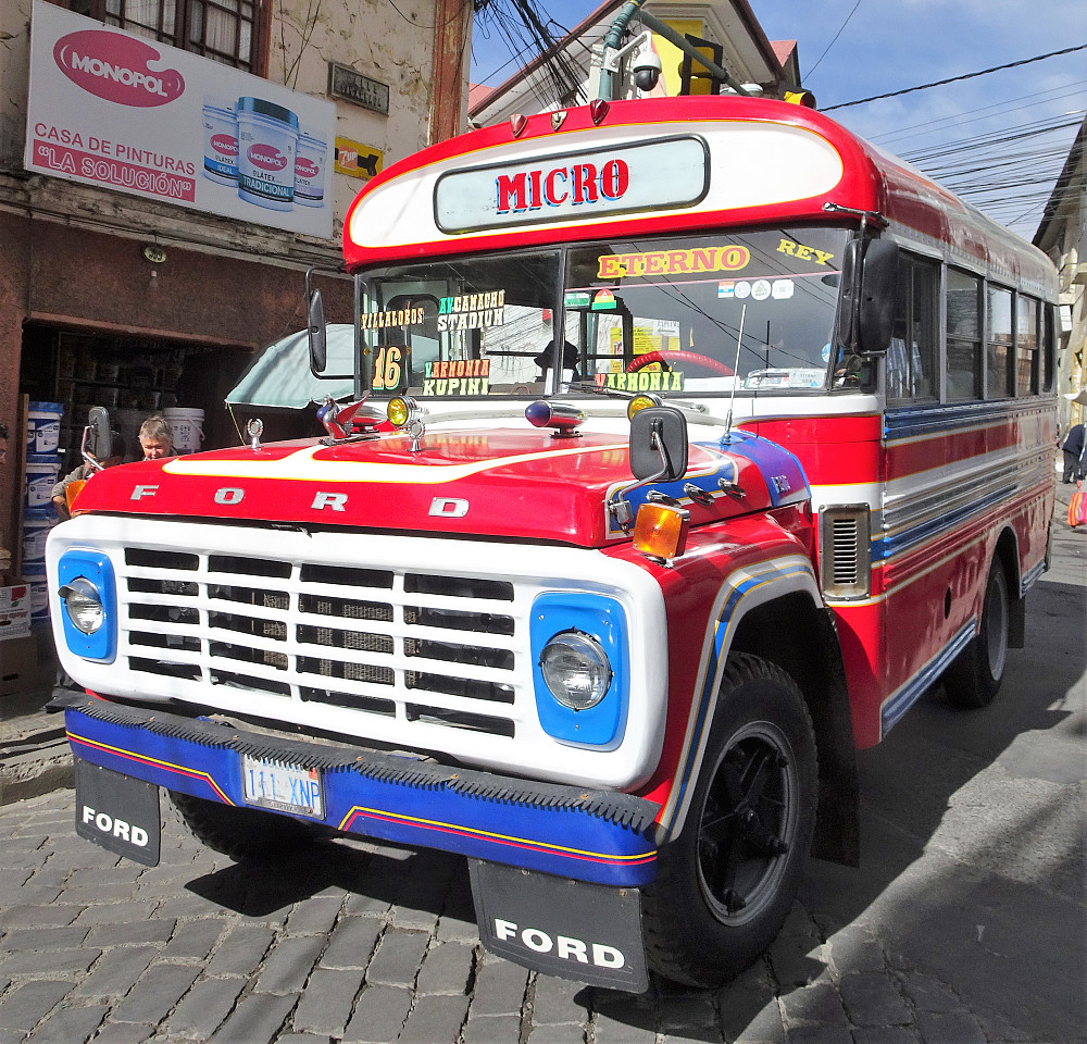 Bussene i La Paz var av gammel amerikansk modell, litt Cuba