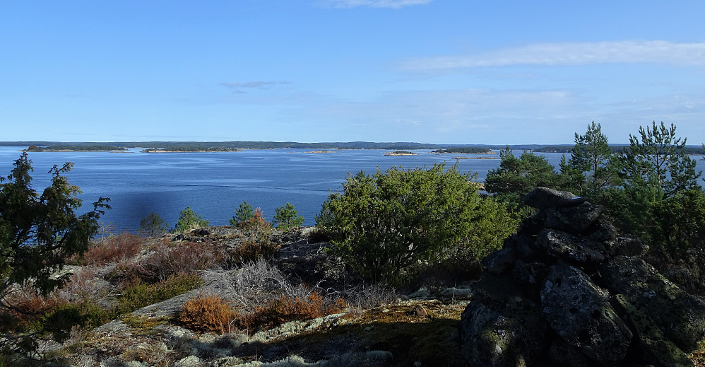 Utsikt mot Singløyfjorden fra toppen av Vrangholmen