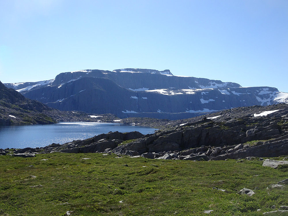 Ved Søre hjelmevann