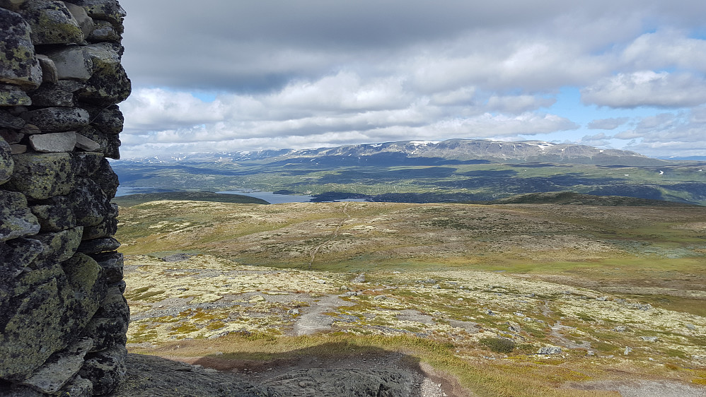 Fra Ustetind mot nordvest. Hallingskarvet i bakgrunnen.