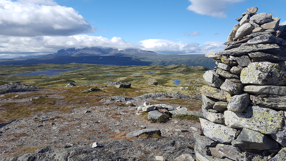 Fra Birgithovda mot nordvest. Hallingskarvet i bakgrunnen.