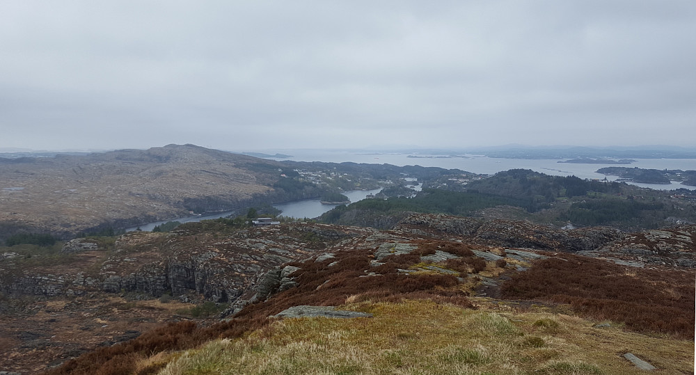 Fra Knappskogfjellet mot nord. Spjeldsfjellet til venstre.