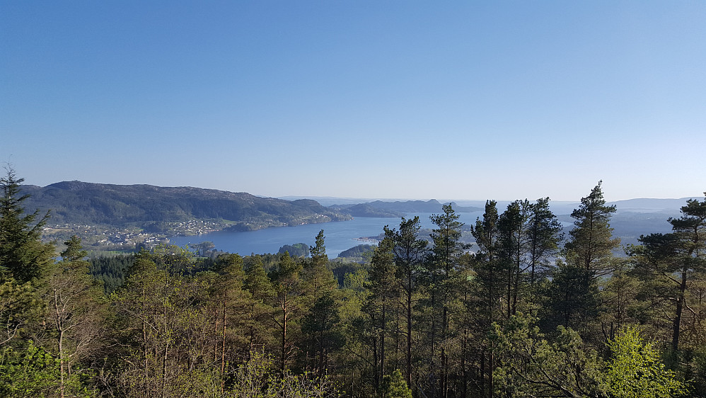 Fra Stendafjellet mot sørvest utover Fanafjorden.