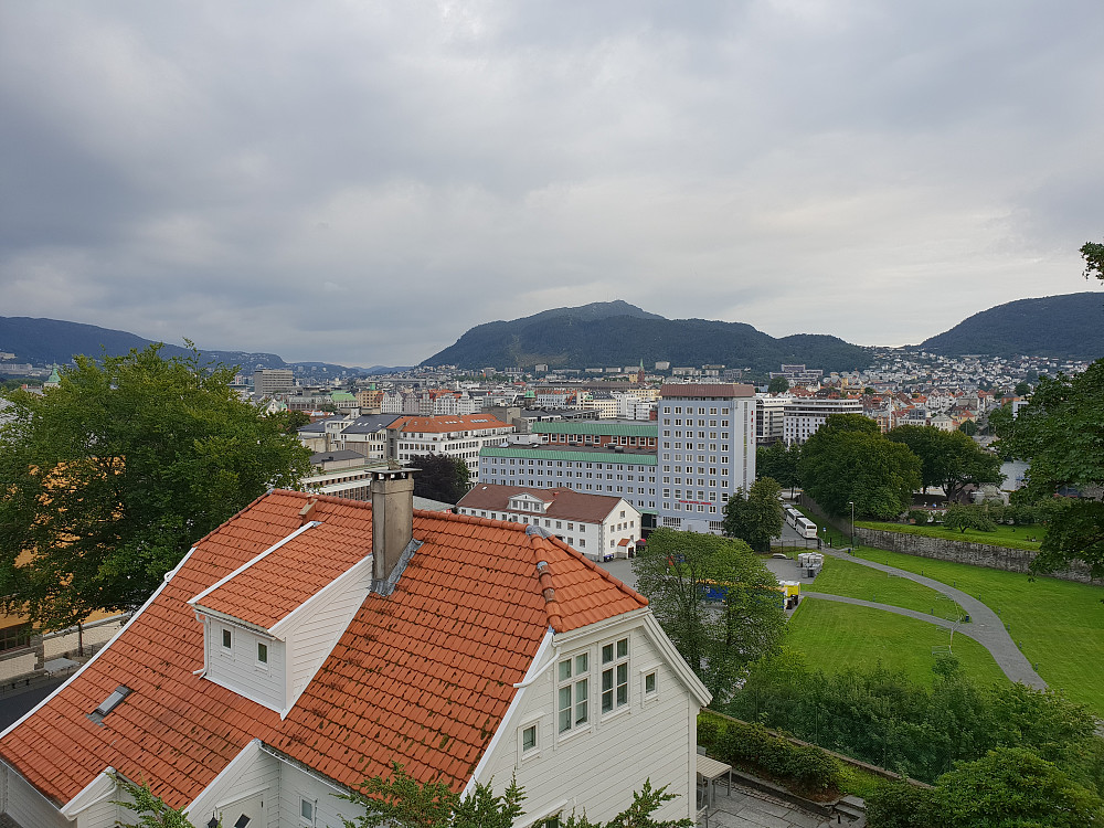 Fra Sverresborg (Bergenhus festning). Løvstakken i bakgrunnen.