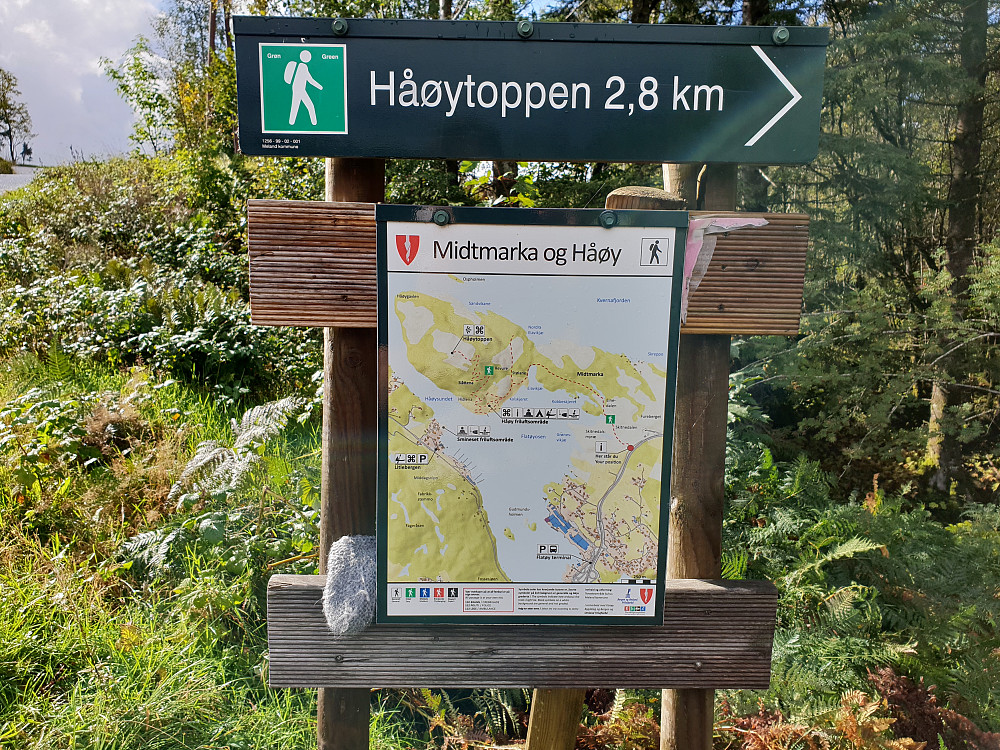 Stien mot Håøytoppen starter noen få meter fra E39.