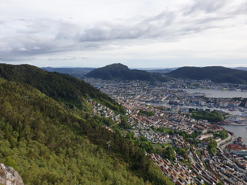 Fra Sandvikspilen. Løvstakken i midten.