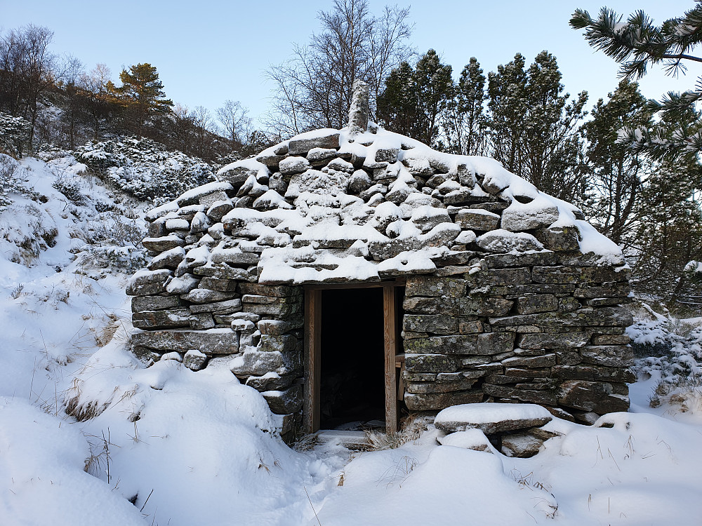 Steinbu mellom Gladihaug og Hopsdal.