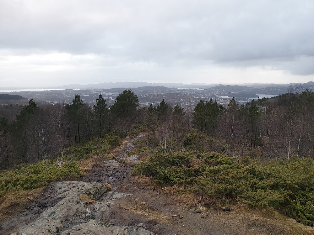 Fra Vardane. Liatårnet på Sotra bakerst i midten.