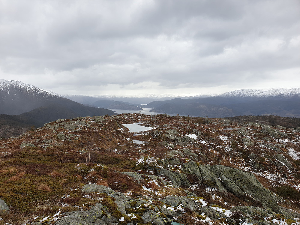 Fra Gråfjellet mot nordøst. Samnangerfjorden i bakgrunnen.