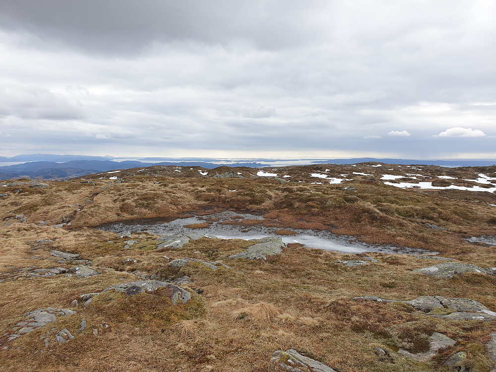 Fra Byfjellenes høyeste punkt mot sør-sørvest.