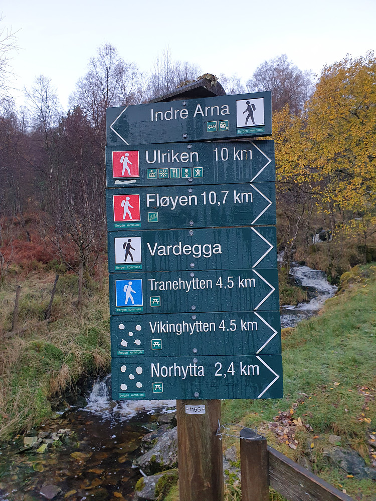 Skilt ved Kvamsvegen P-plass.