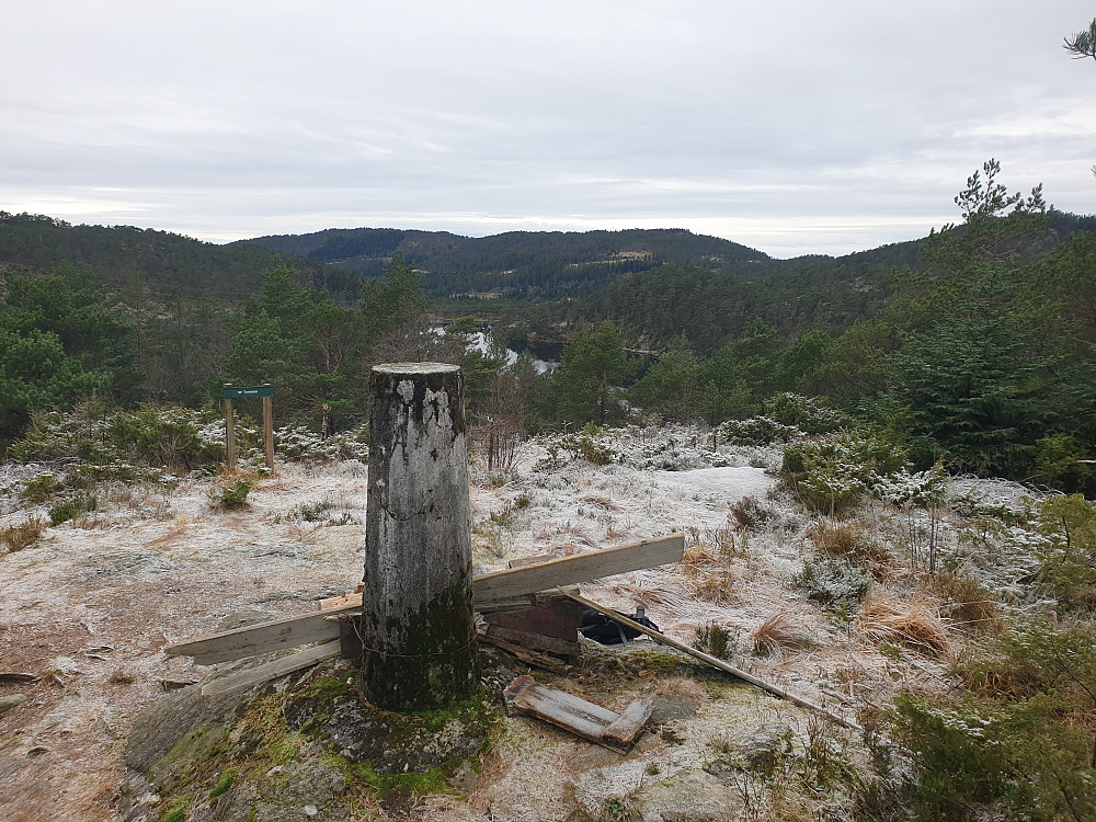 Fra Tereleitet mot vest. Jordavatnet nedenfor.