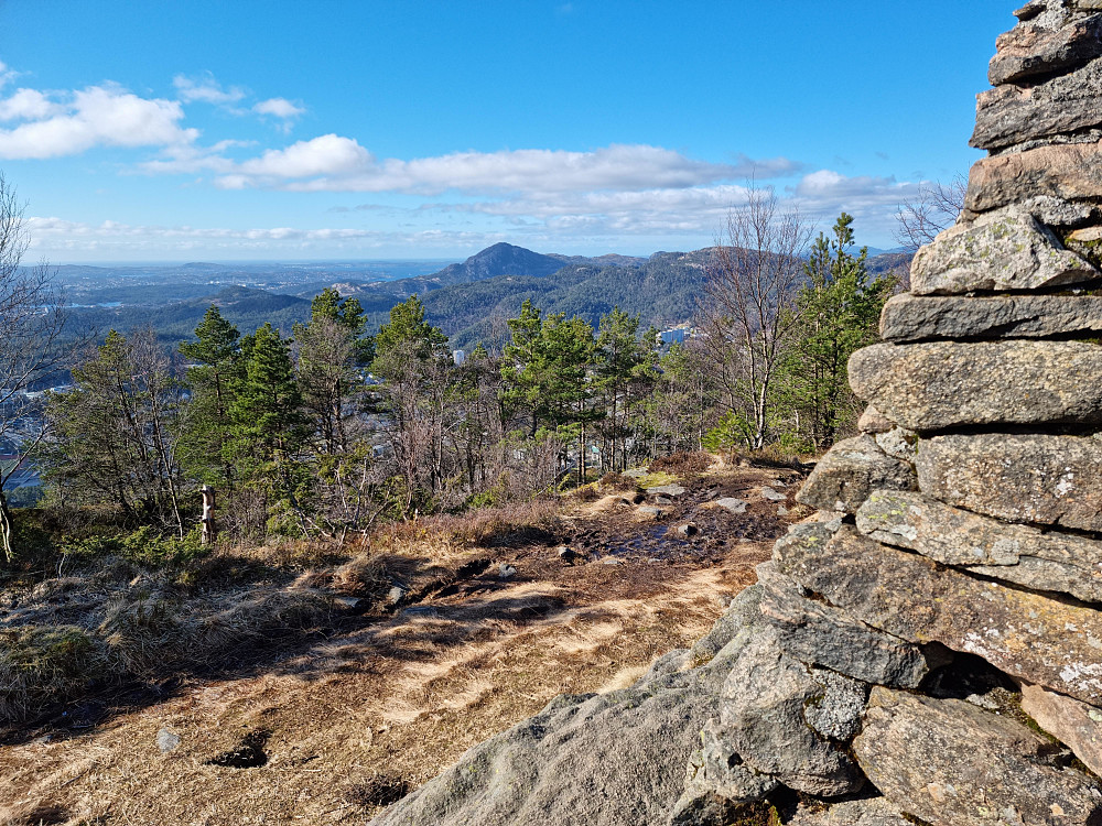 Fra Gullsteinen mot Lyderhorn.
