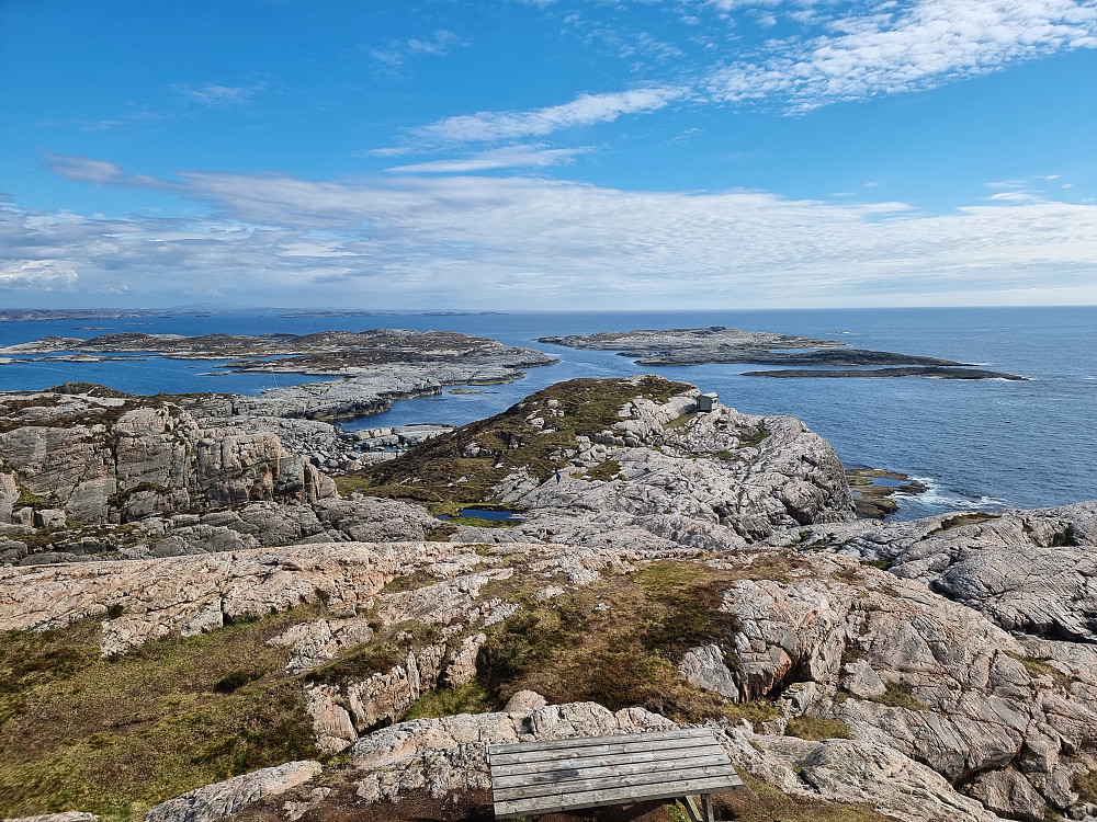 Fra Skogsøytua not sør. Hytta Hildringsbu til høyre.