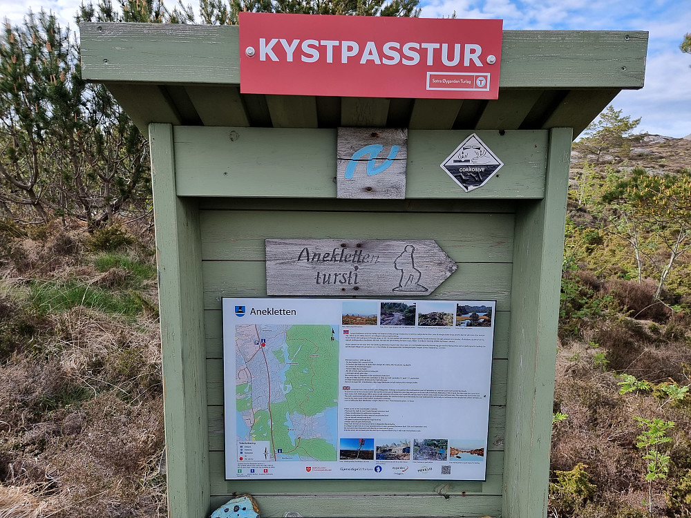 Infoskilt ved starten av stien.