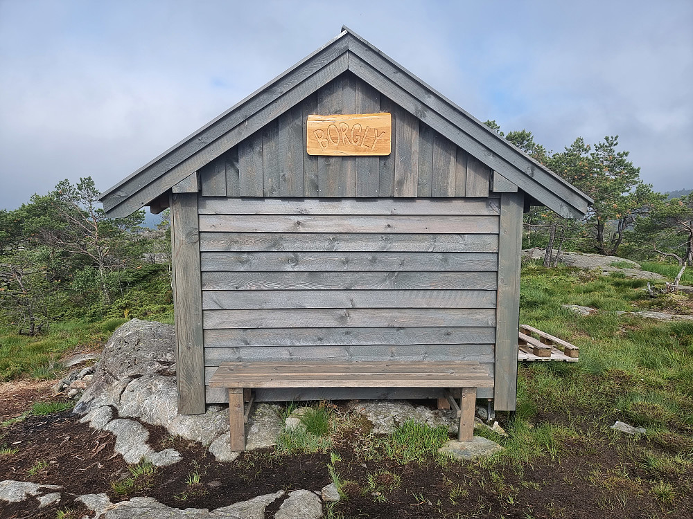 Borgly ved Høgehaugen, nordøst for Borgafjellet.