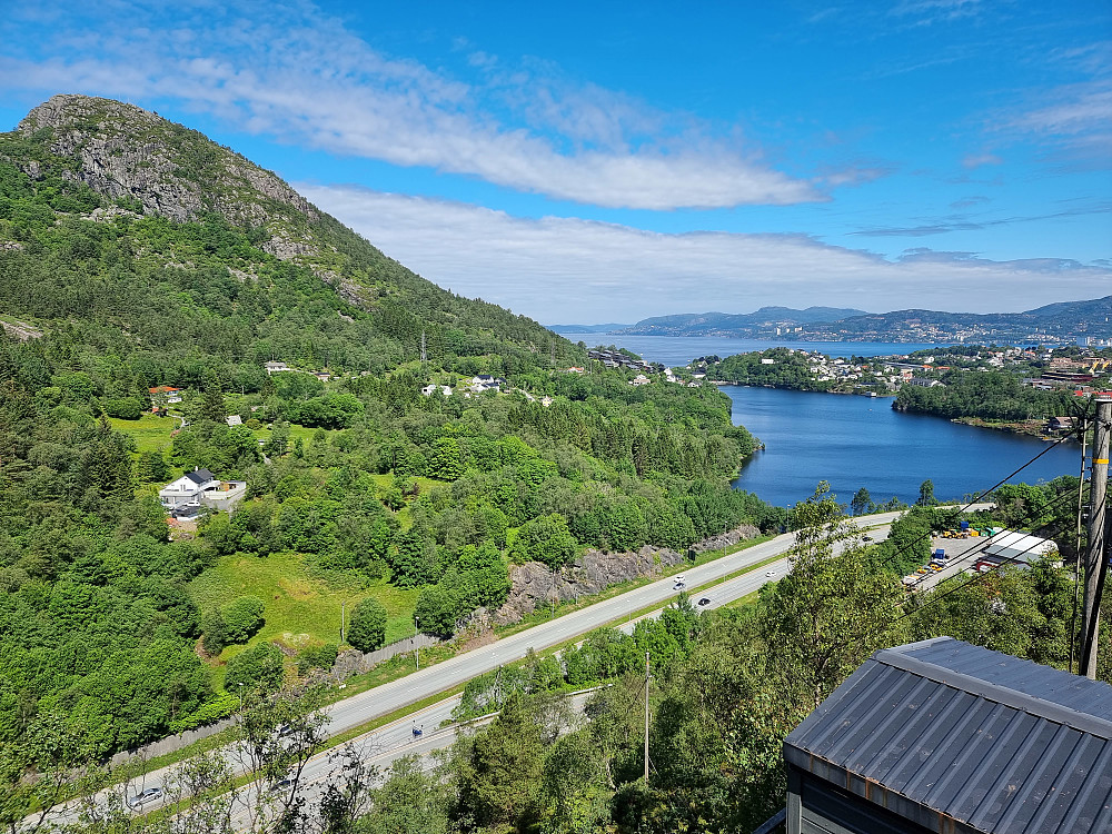 Fra Stemhaugen. Gravdalsvatnet til høyre. Ørnafjellet til venstre.