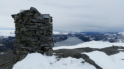 Utsikt sørvestover mot Storvatnet.