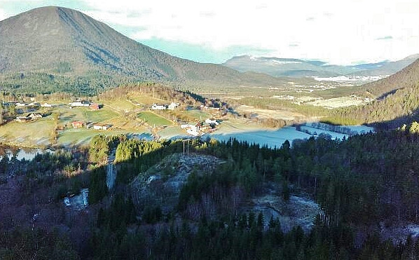 Utsikt fra Tverrlia retning Åndal og Elnesvågen.