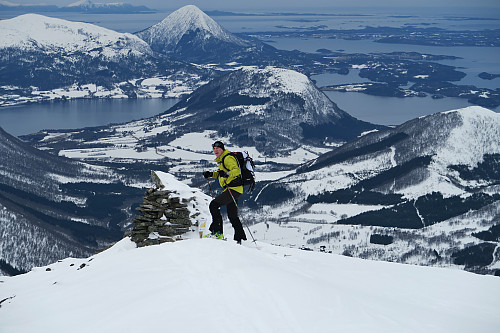 Pauli på vestre Butippen. "Landemerket" Jendemsfjellet bakerst.