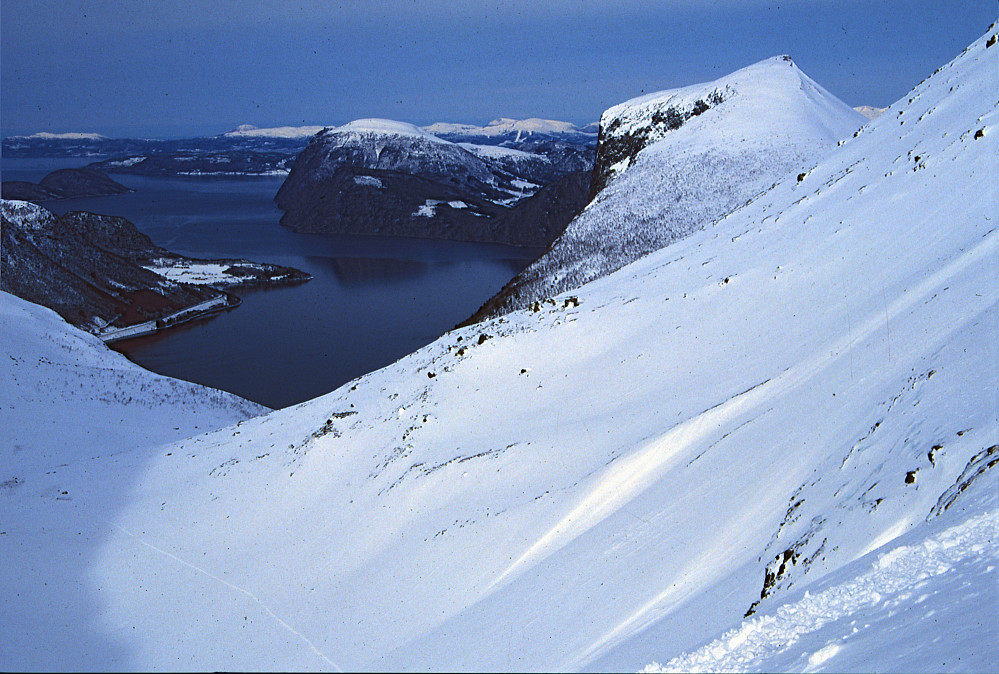 Haugabotsvatnet og Innfjorden.