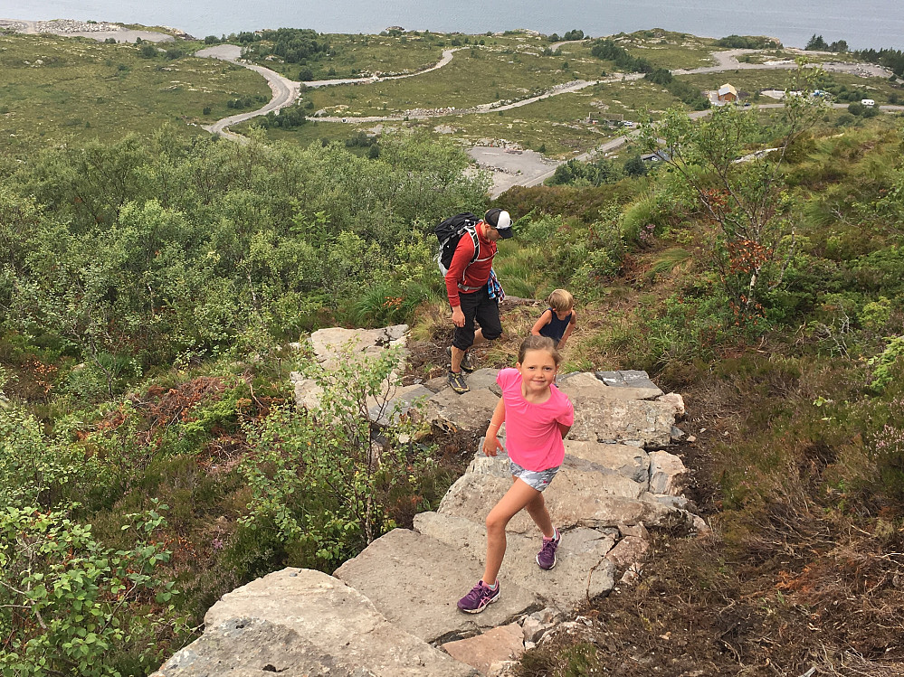 Ella syntes trapper er lett å gå i.