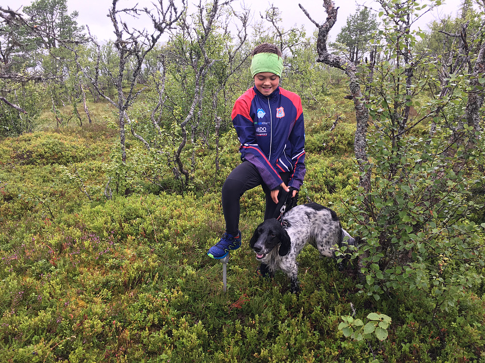 Emil og Horja på toppen av Pikhaugen.
