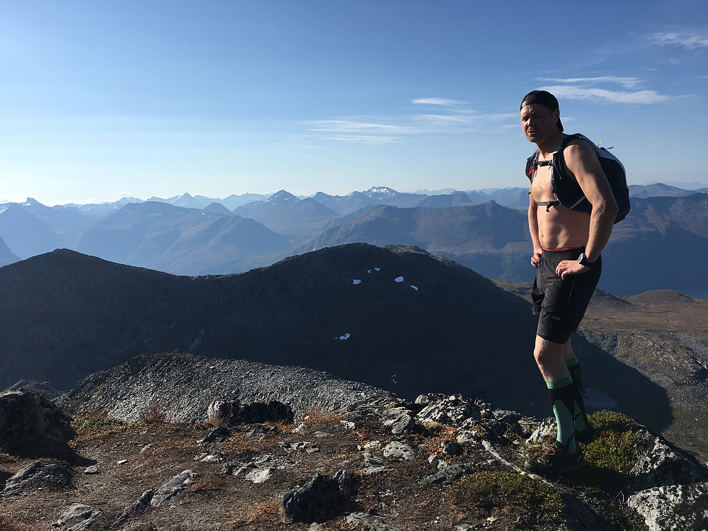 Shorts og bar overkropp i siste del av september er fantastisk på 1300 meters høyde!