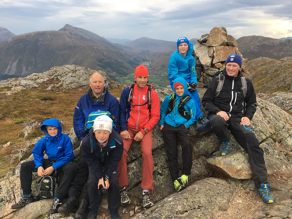Gjengen samlet på toppen.