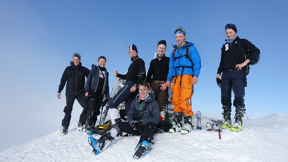 Håpefulle skiskyttere fra team Holmenkollen Biathlon. De hadde utvida ei NC helg i Molde med 3 turdager i Romsdalsfjella. Kjempesmart! 