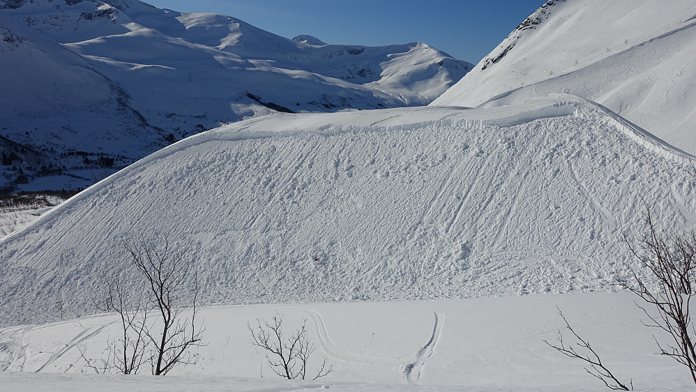 Eksamensdag. Et kjempestort "snøskred" snøskred var laga til. Her ble de ulike gruppene sendt inn i skredet på ulike tidspunkt, redningshelikopteret deltok med lege og transport, i tillegg til Norske redningshunder og andre lokale røde kors avdelinger etter hvert som øvelsen pågikk. TV2 hadde faktisk direkteinnslag på Nyhetskanalen. 