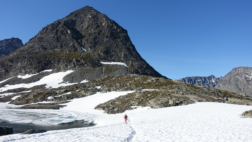 Ved Bispevatnet. Bispen i sikte!