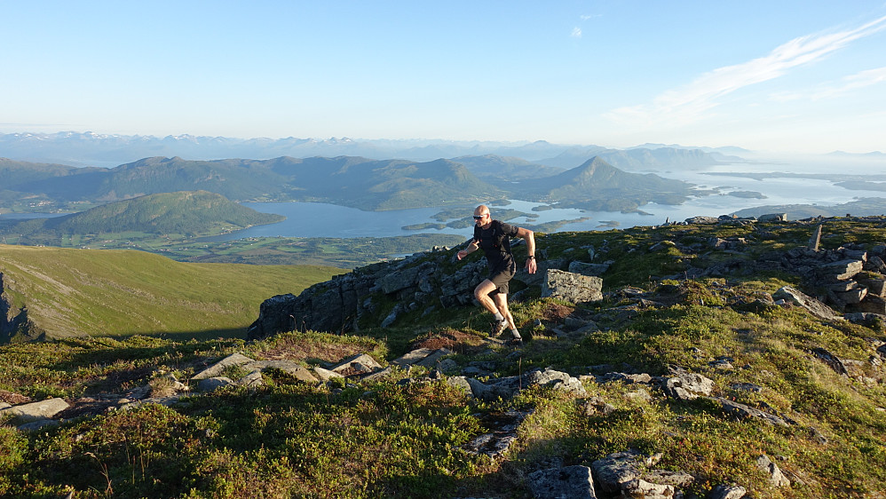 Ved tippen på Talstadhesten.
