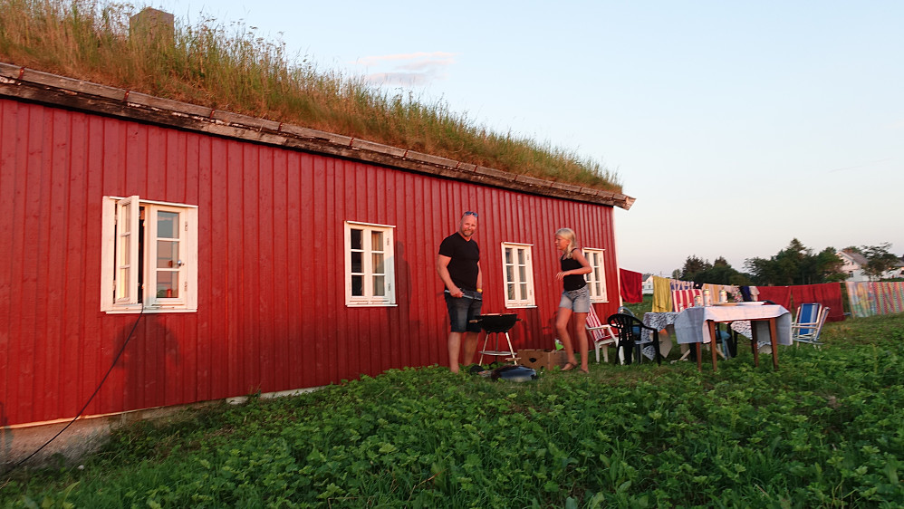 Ved campen vi etablerte ved Jan Arild Nessjøens residens på Nes. Gjestfri familie.