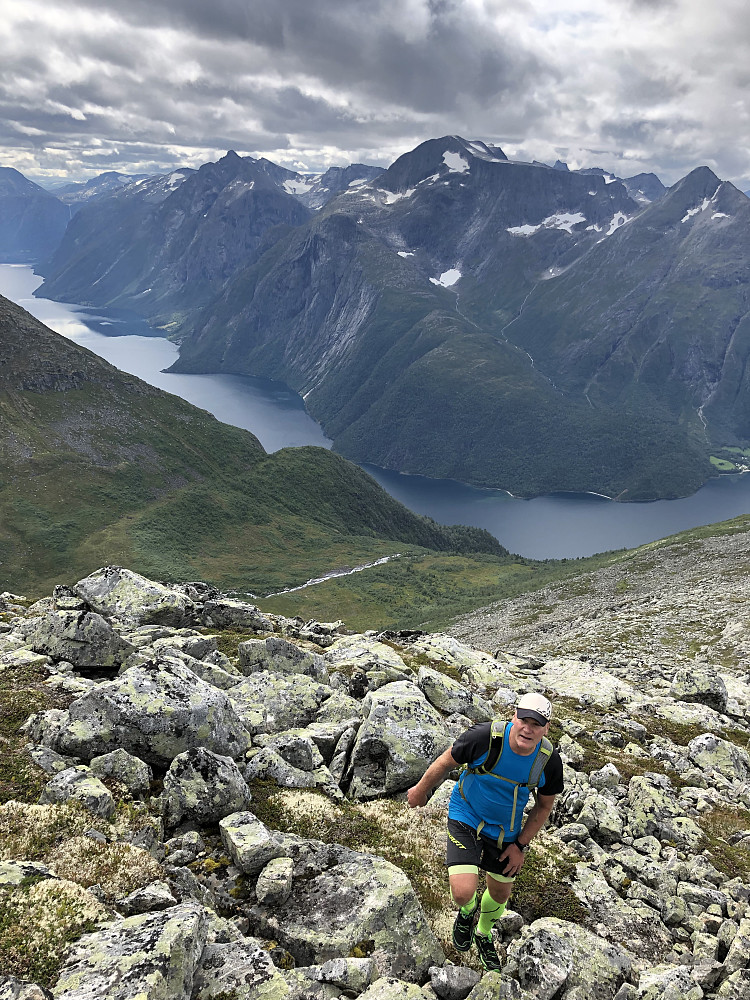 Opp mot Litlefjellet.
