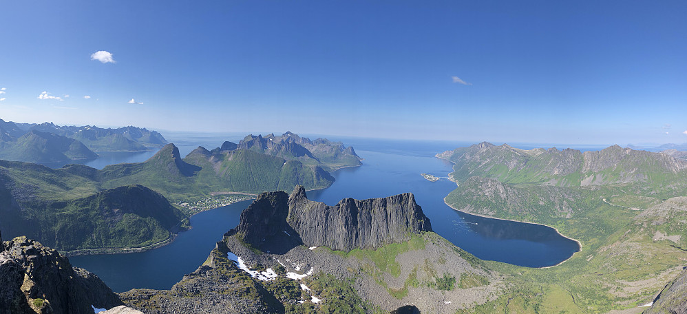 Utsikt fra Grytetippen retning Segla, Fjordgård mv.