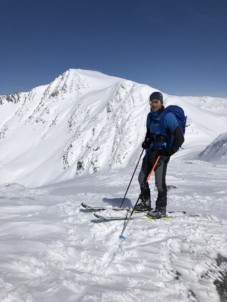 Fra Neådalspiken mot Neodalssnota. I følge Gudmund kaller lokale inni Todalen toppen for «Dronninga». Vi gikk ryggen rett til topps fra skaret nord Neådalspiken N. 