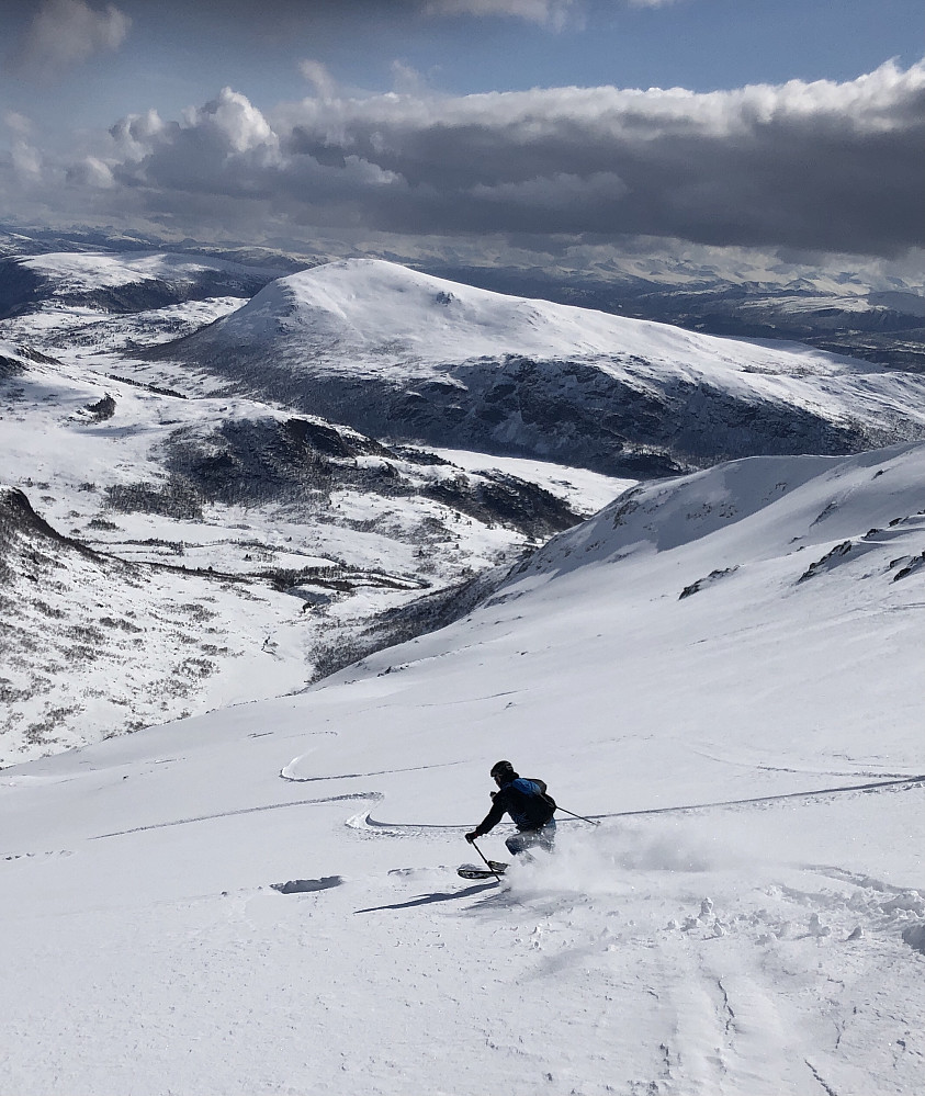Dyrdalen. Løs og kald snø.