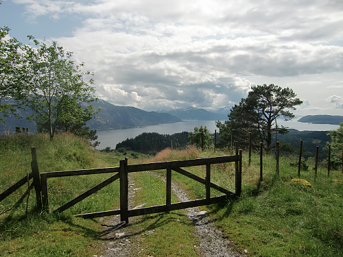 Øvsthus, ferdig med innmarken. 